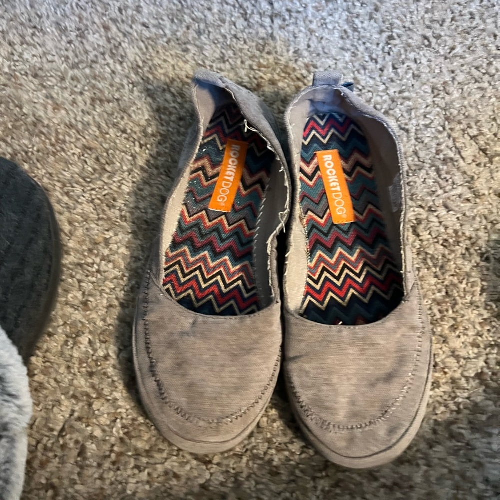 Rocket Dog Women's Gray Flats